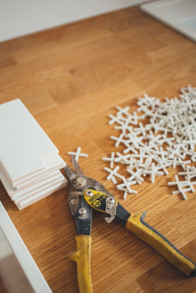 Carreaux blancs, croisillons et tenailles